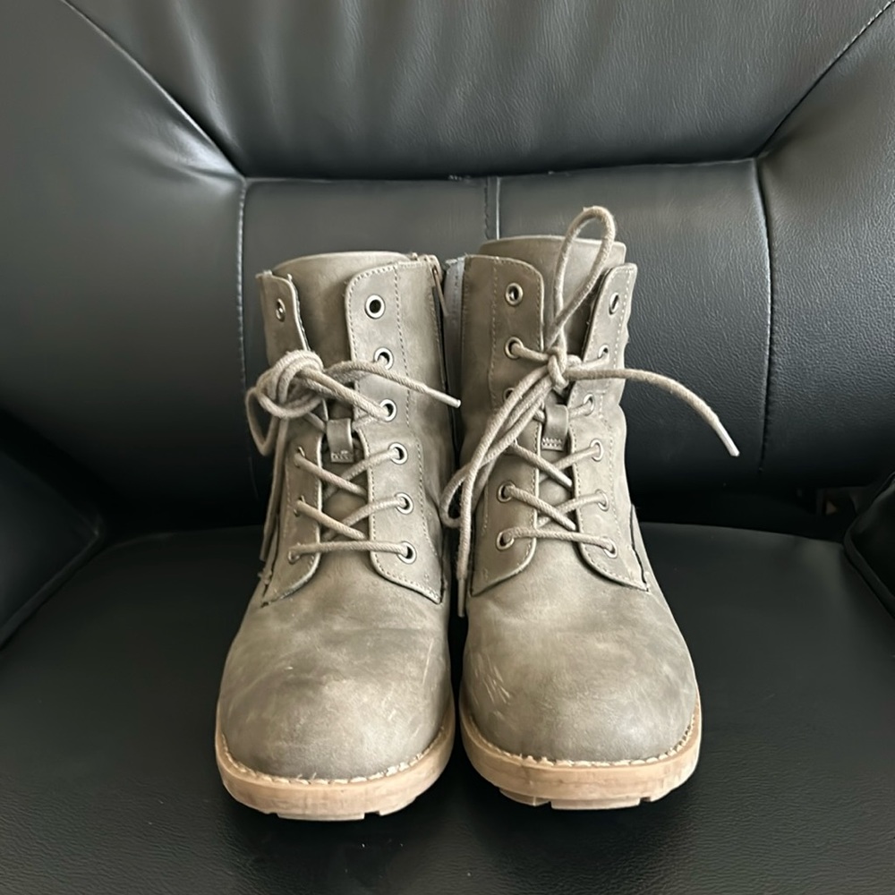 Buckle Women’s Suede Boots